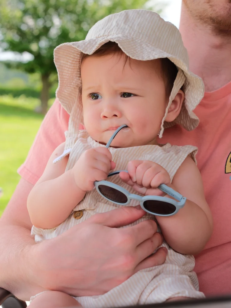 KiGO California's sunglasses are non-toxic and harmless. Even if children put them in their mouths and chew on them, there is no need to worry.